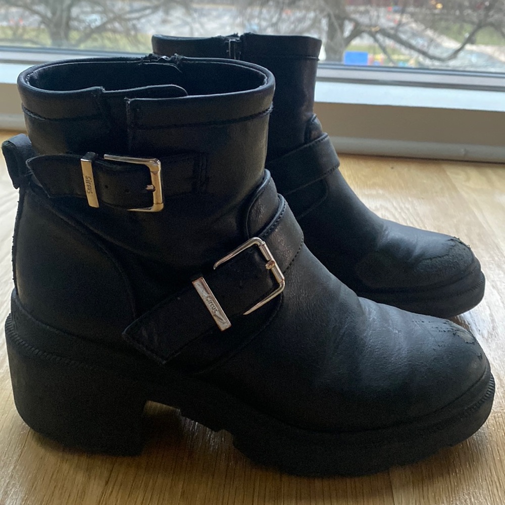 Extremely well-loved pair of Sam Edelman circus boots. Amazing treads still.